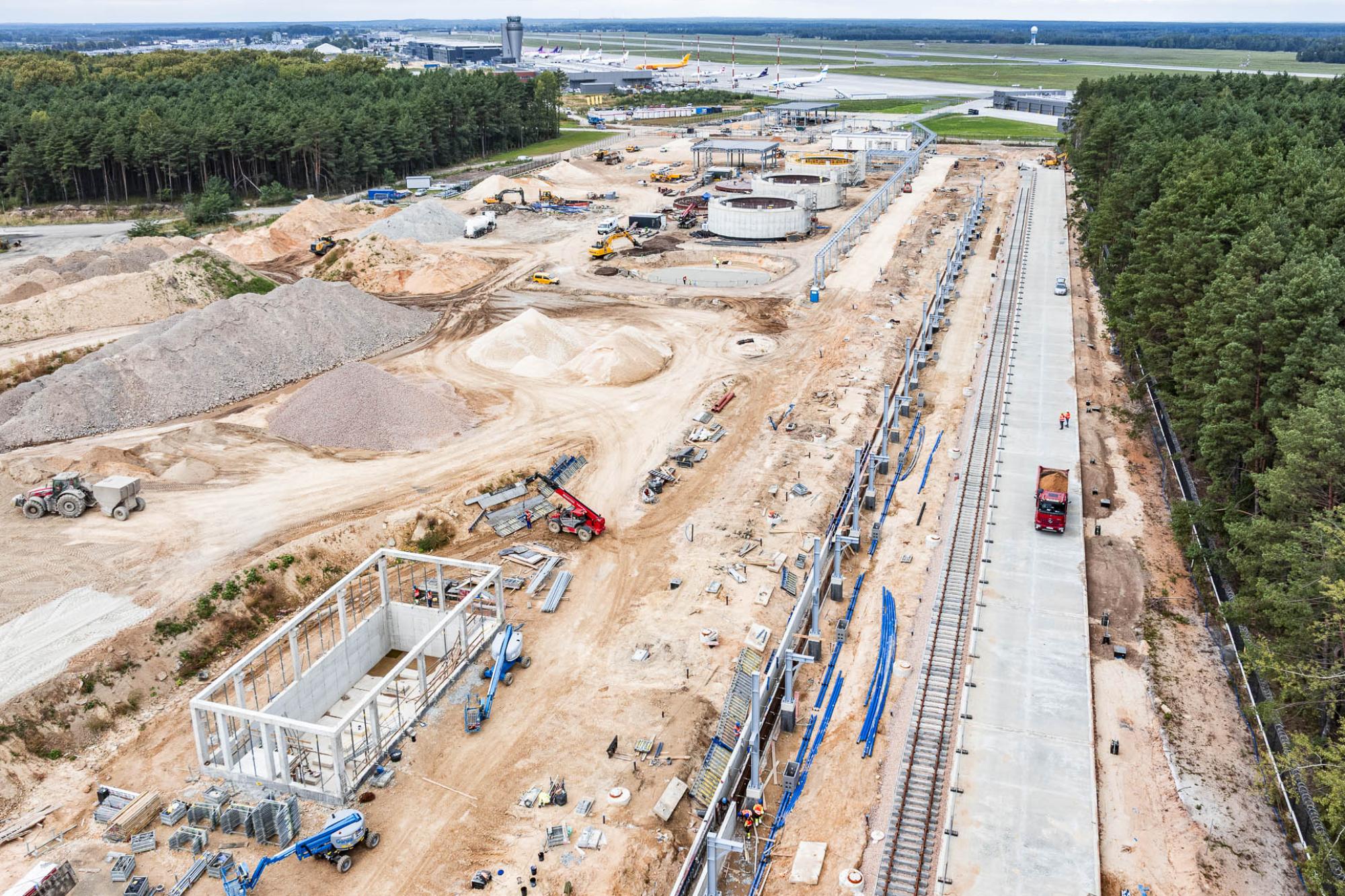 Wrzesień 2025 - budowa węzła multimodalnego przeładunku towarów i paliw / Program inwestycyjny Katowice Airport 2024–2032