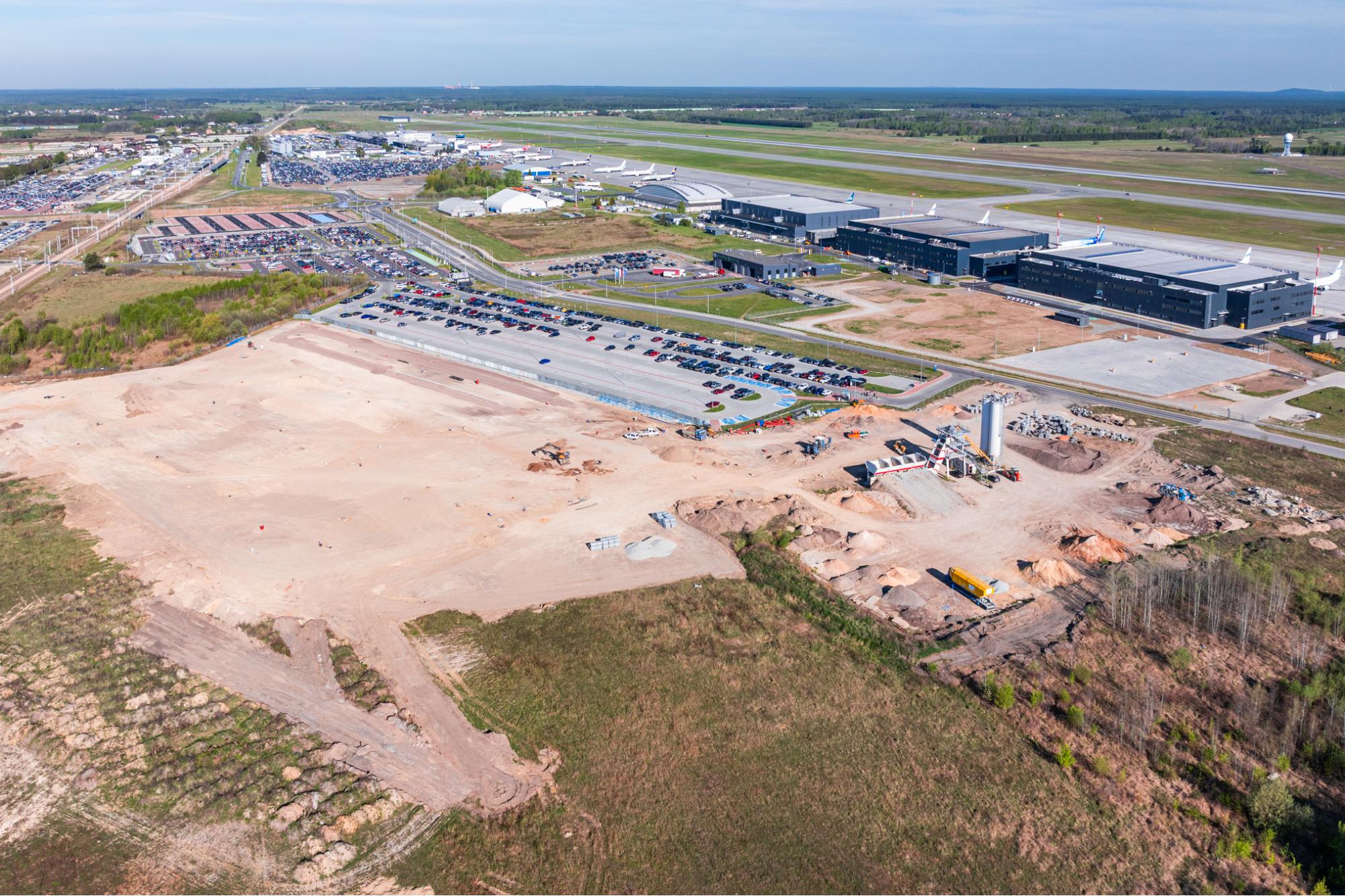 Kwiecień 2026 - budowa parkingu P5 (etap II) / Program inwestycyjny Katowice Airport 2024–2032