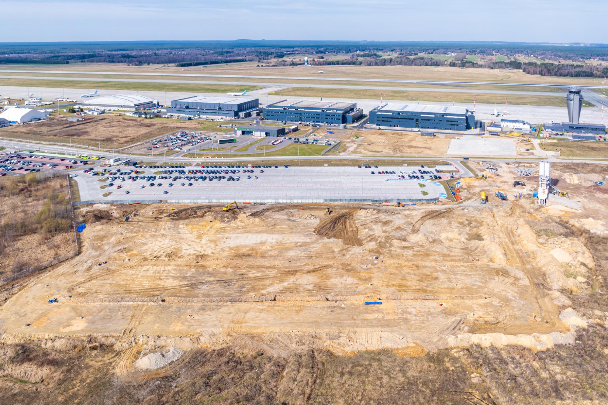 Marzec 2026 - budowa parkingu P5 (etap II) / Program inwestycyjny Katowice Airport 2024–2032